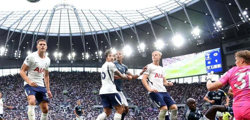 Players reacting during Tottenham vs Newcastle match