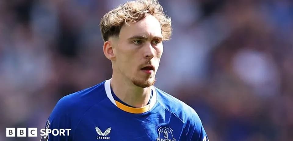 Player wearing Everton kit during match