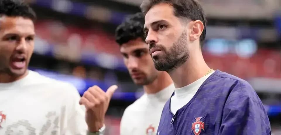 Portugal players discussing before a match