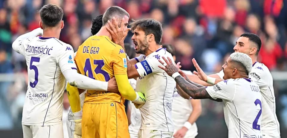 Fiorentina players celebrating during match