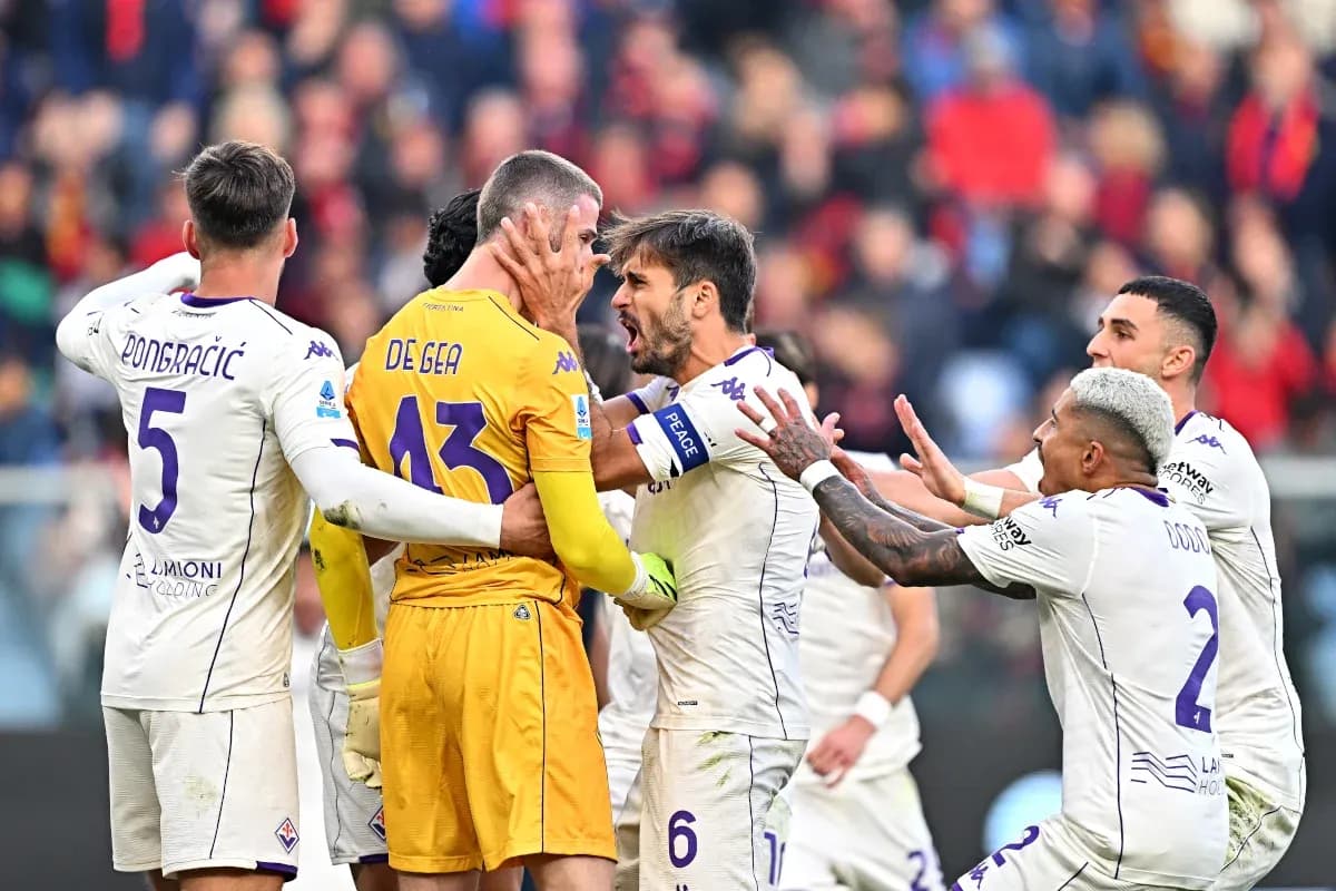 Fiorentina players celebrating during match