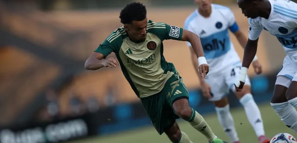 Atlanta United II player dribbling past opponent