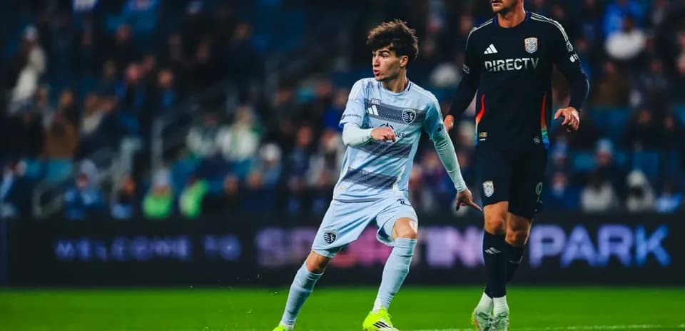 Sporting KC II player dribbling against North Texas