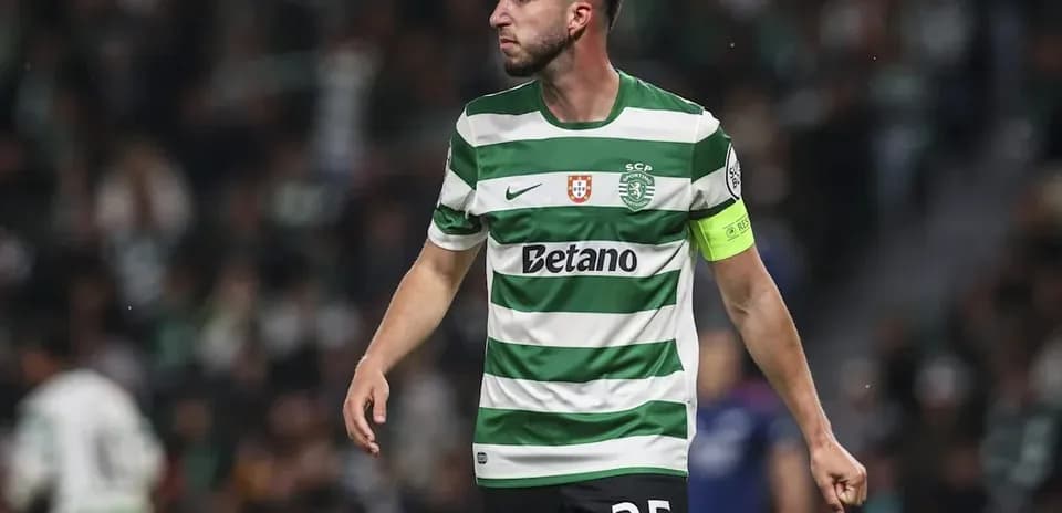 Player in green and white stripes during match