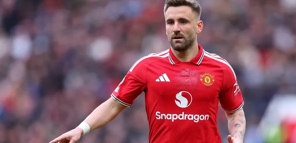 Player in Manchester United kit gesturing on field