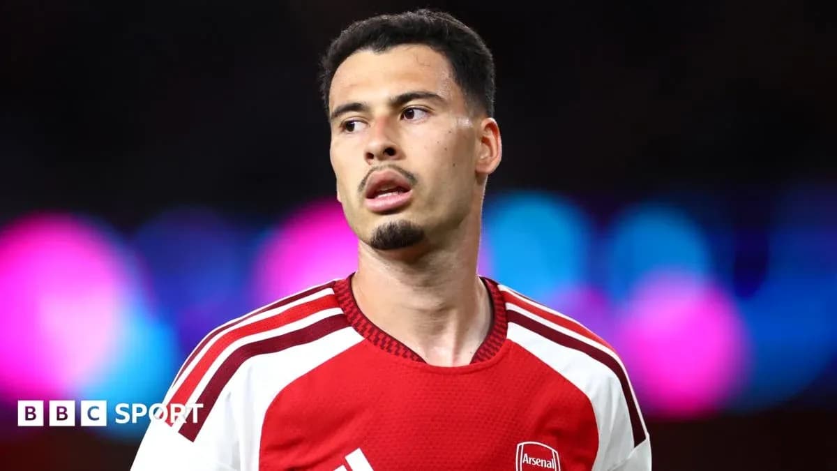 Arsenal player looking during a match