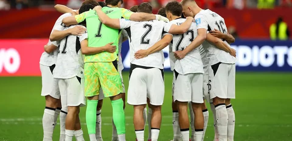 Players huddled together before the match