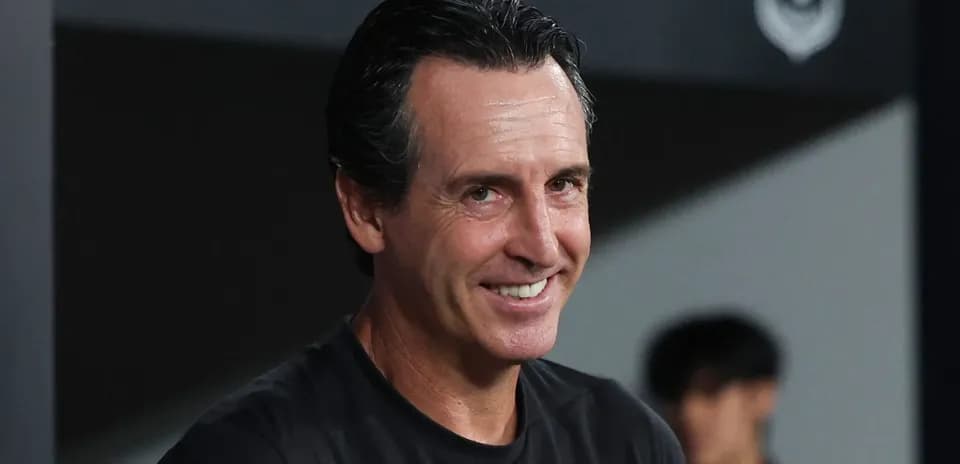 Coach smiling during a match preparation