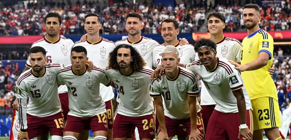 Spain national football team posing before a match
