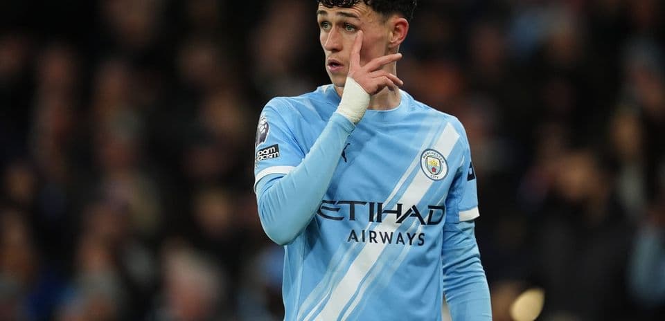 Player gesturing during match in blue jersey
