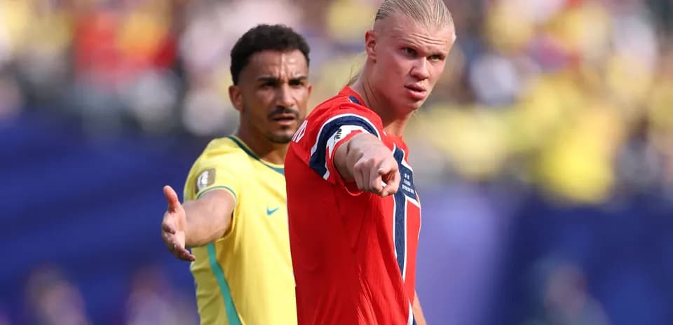 Players from Norway and Brazil during match action