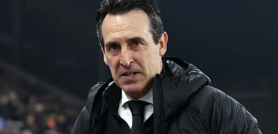 Coach in black jacket during match atmosphere