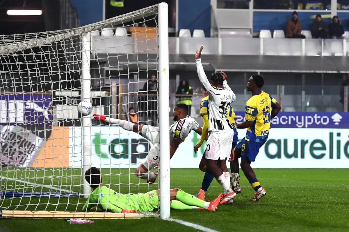 Goal attempt during Juventus vs Parma match