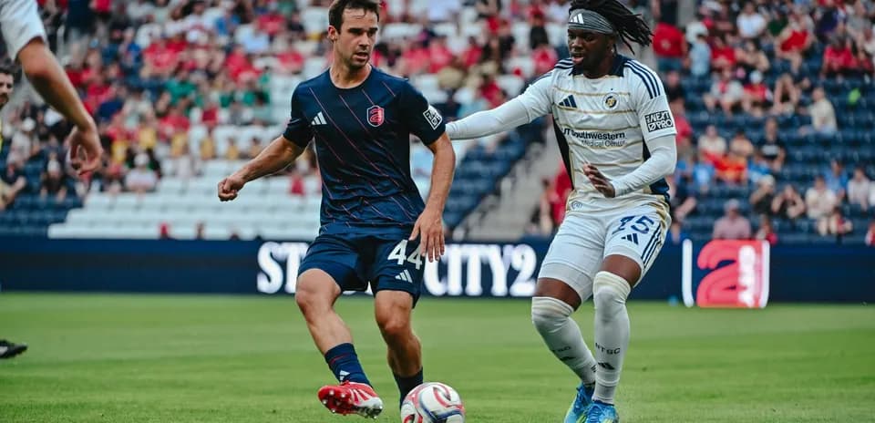 St. Louis City II player dribbling against North Texas