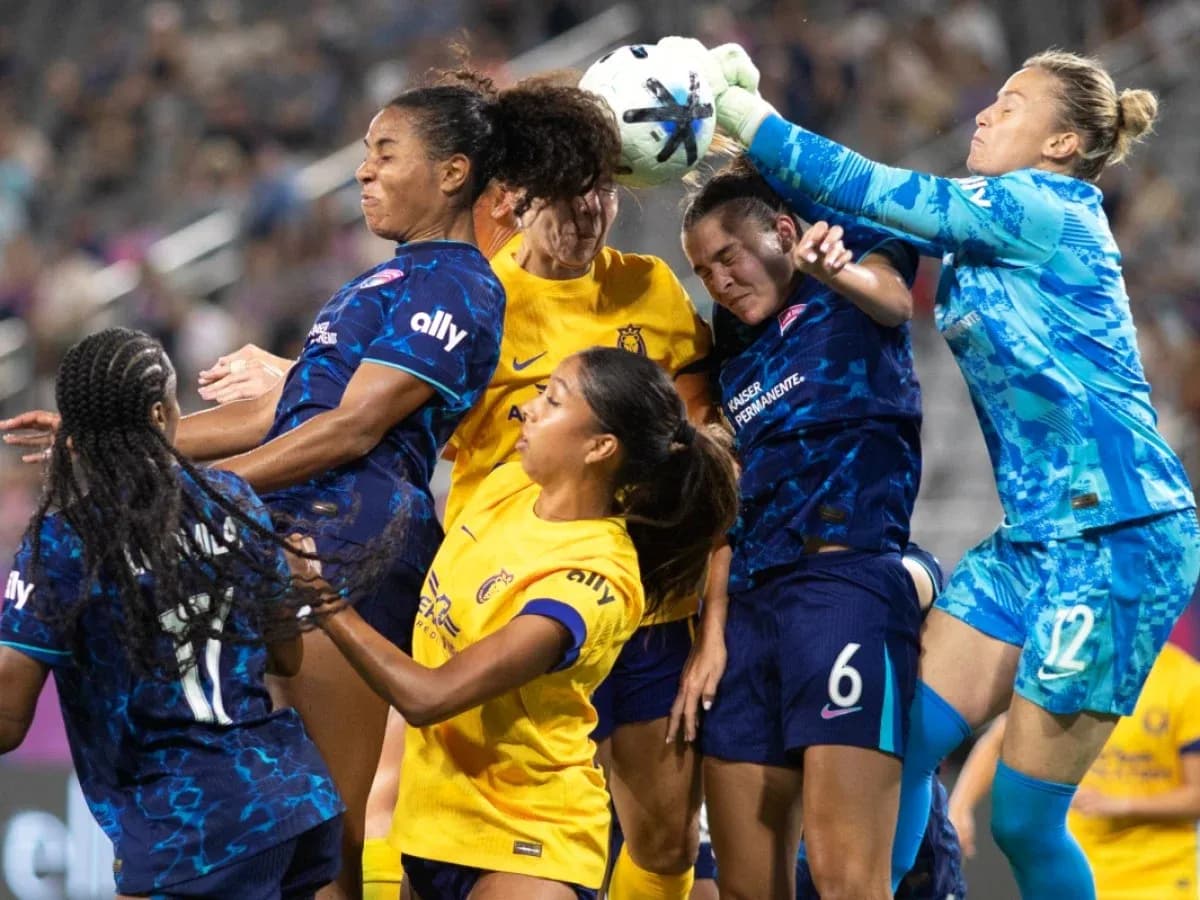 Players contesting for the ball during match