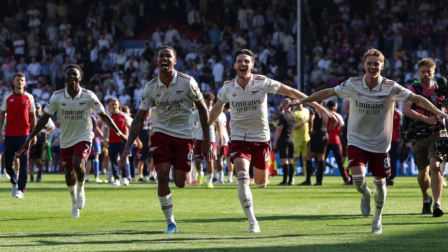 Arsenal players celebrating victory at Crystal Palace