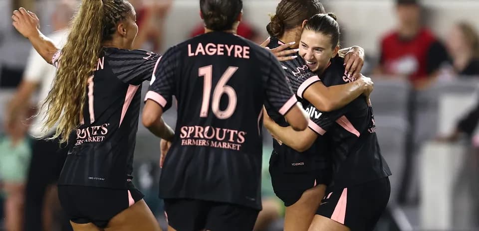 Washington Spirit players celebrating a goal