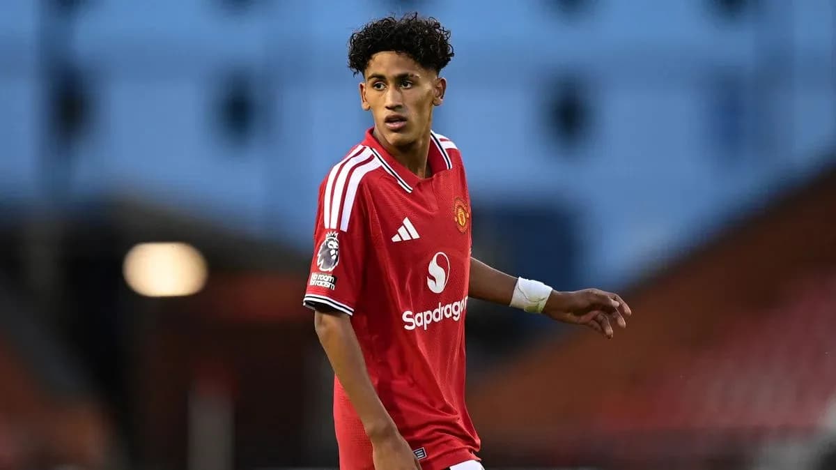 Player in Manchester United kit during match