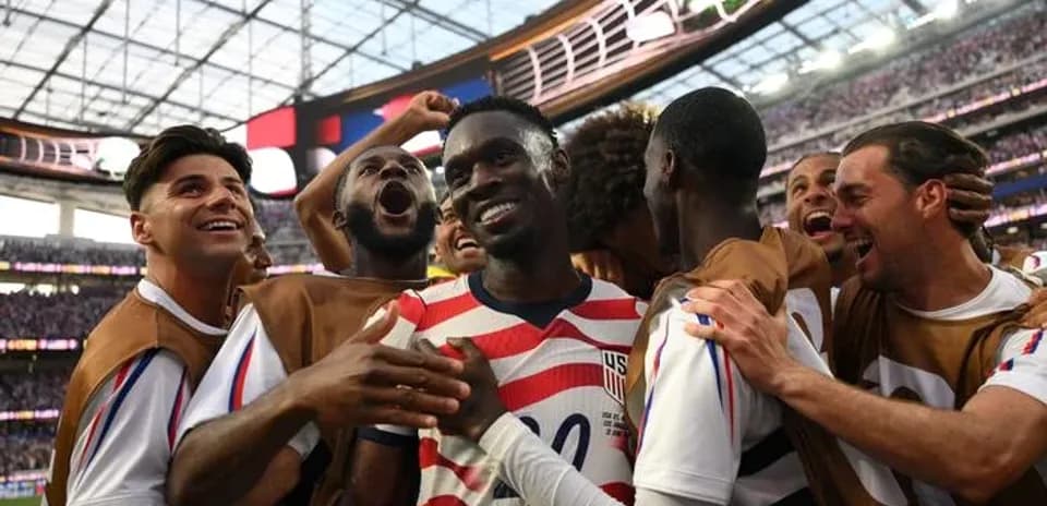 USMNT players celebrating a goal together