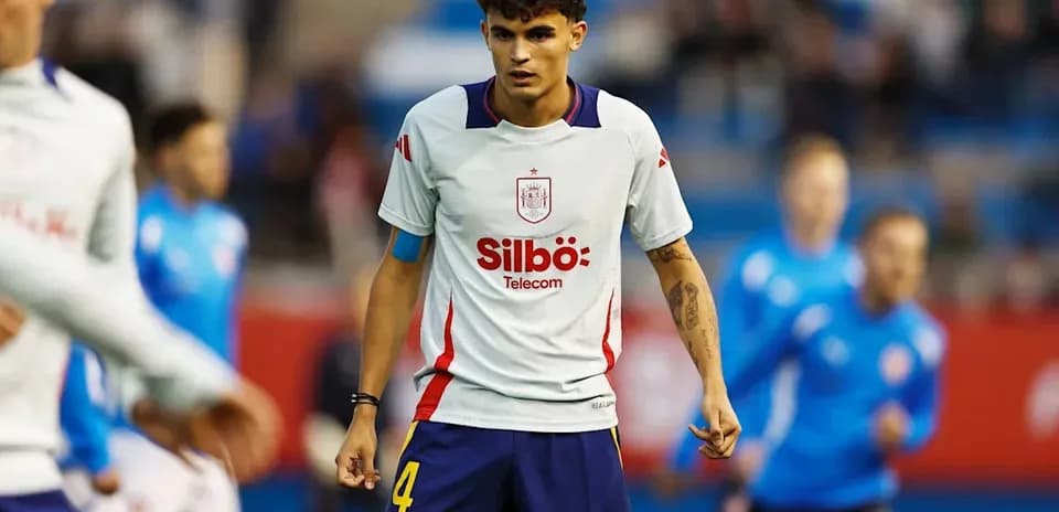 Player in Spain national team kit during warm-up