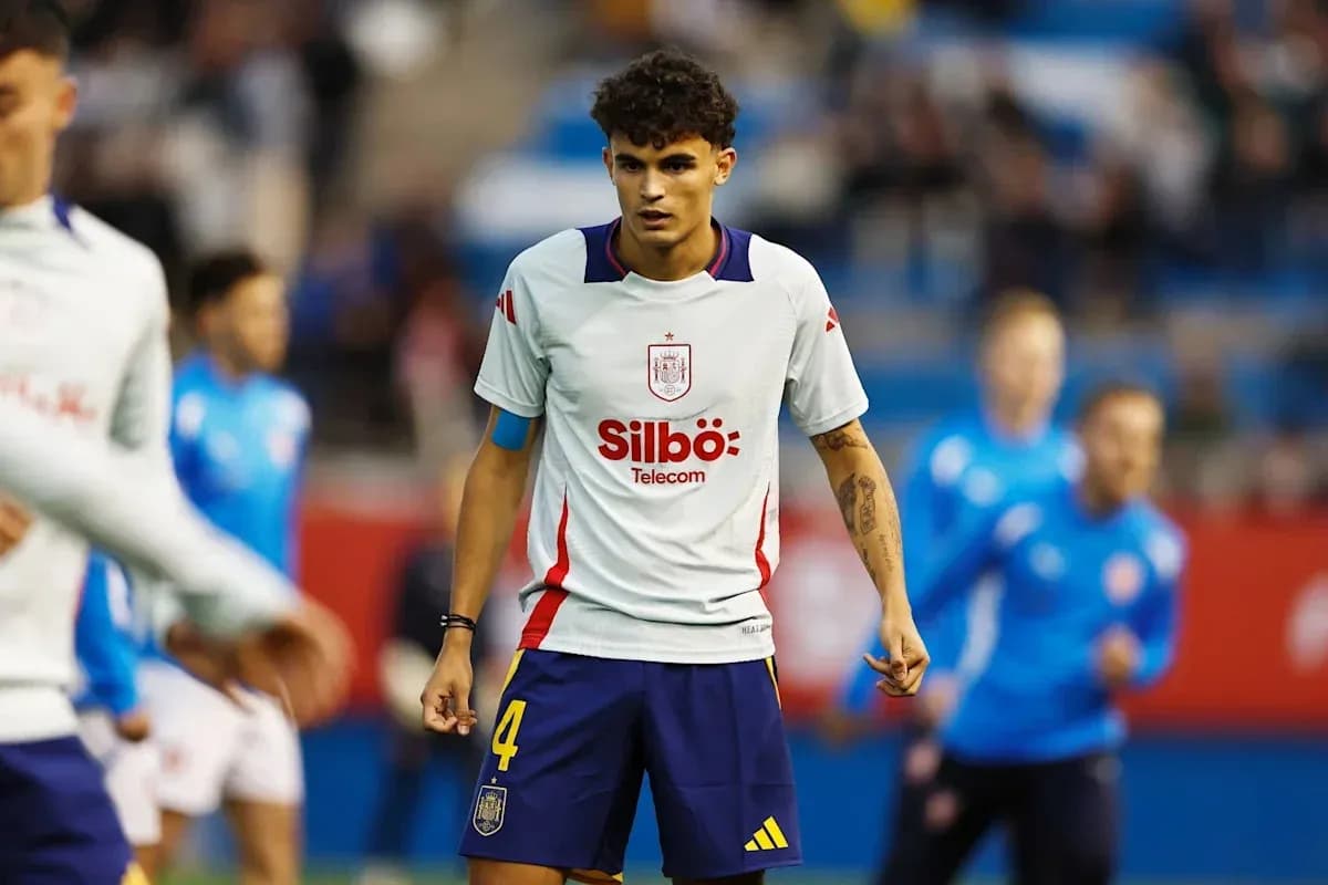 Player in Spain national team kit during warm-up