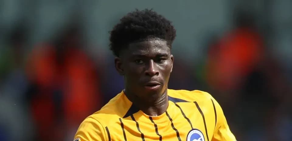 Player in yellow jersey running during match