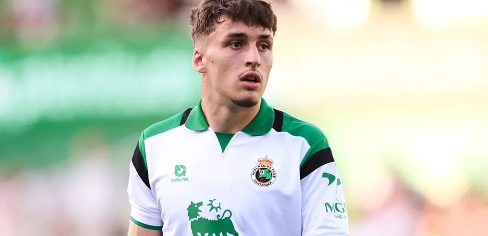 Player in Racing Santander jersey on the field