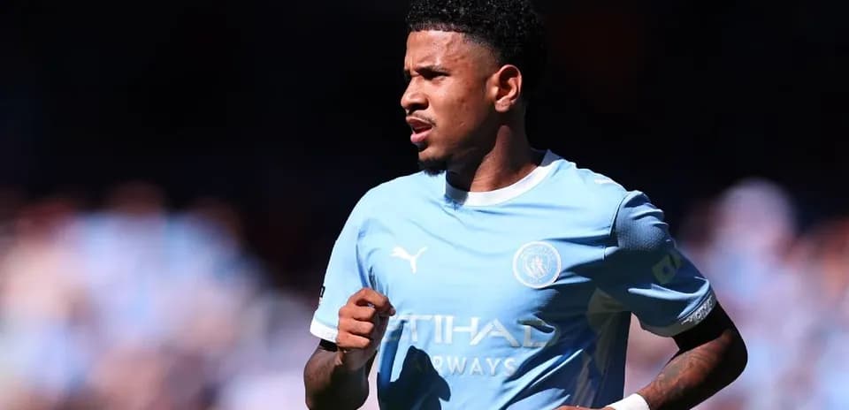 Player in Manchester City kit running on the pitch
