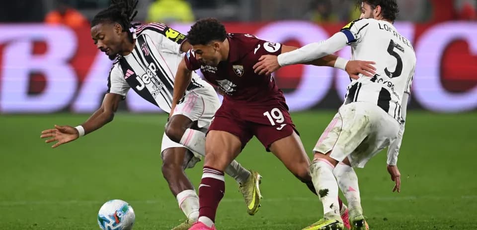 Torino and Juventus players competing for the ball