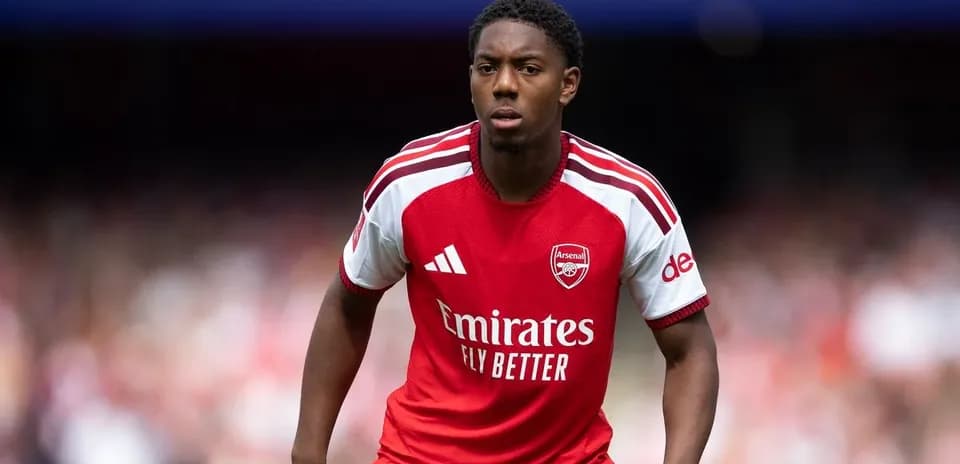 Player in Arsenal kit during match action