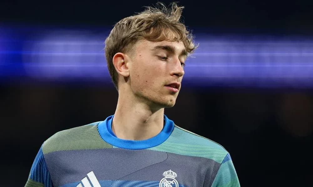 Goalkeeper in Real Madrid jersey during match Goalkeeper in Real Madrid jersey during match