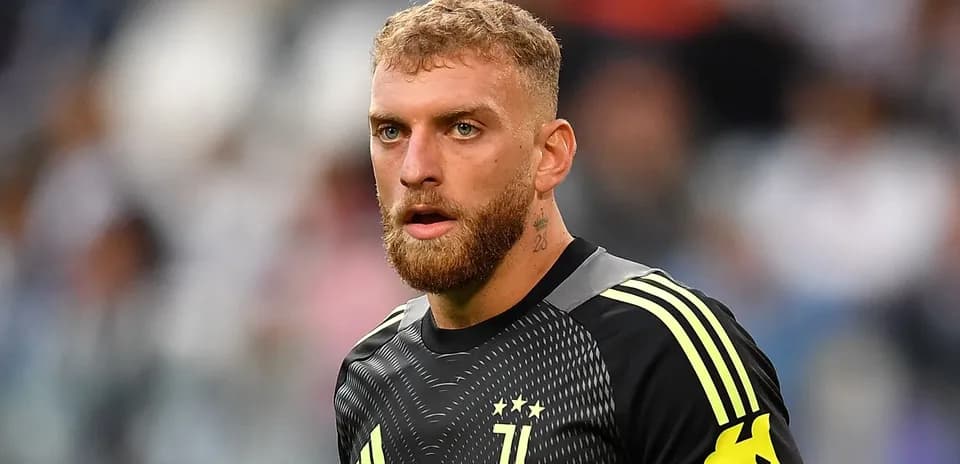 Goalkeeper in Juventus kit during match preparation