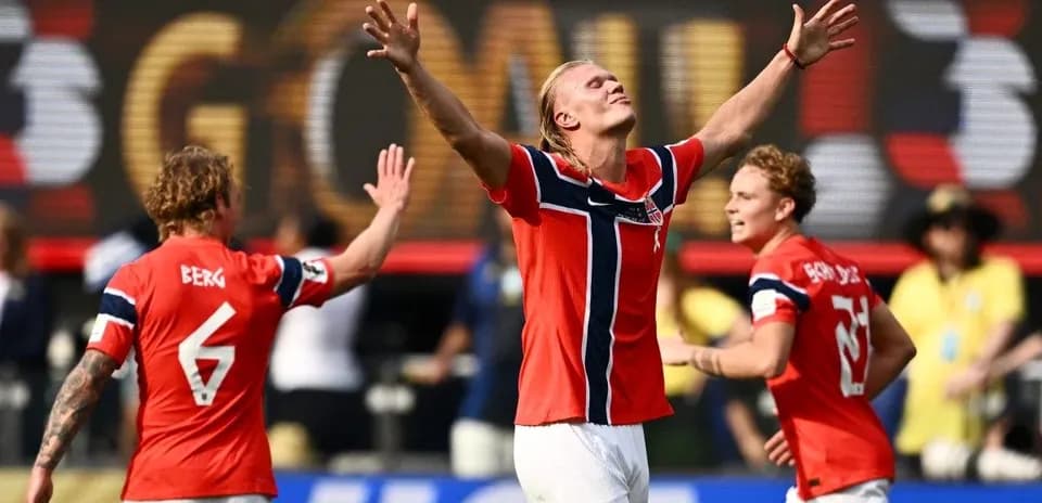 Norwegian players celebrating a goal on the field