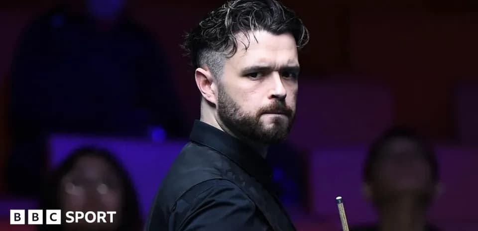 Snooker player focusing during a match