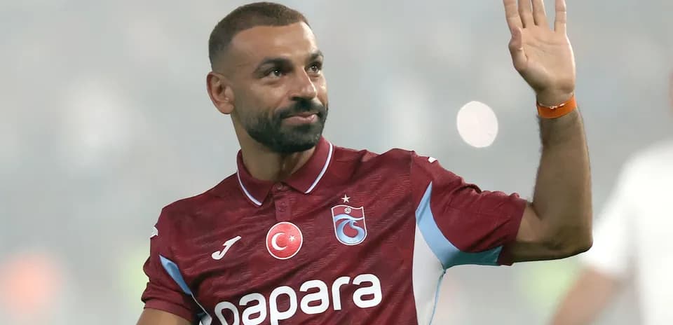 Player waving while wearing Trabzonspor jersey