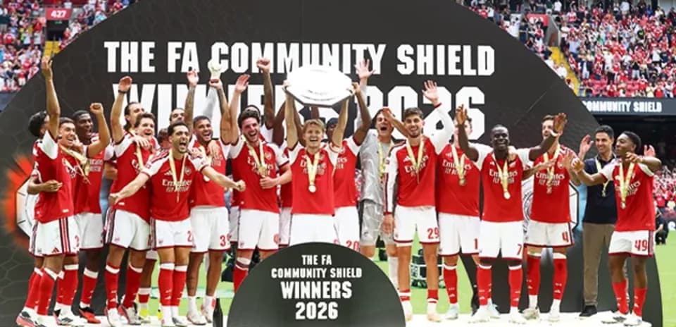Arsenal team celebrating FA Community Shield victory