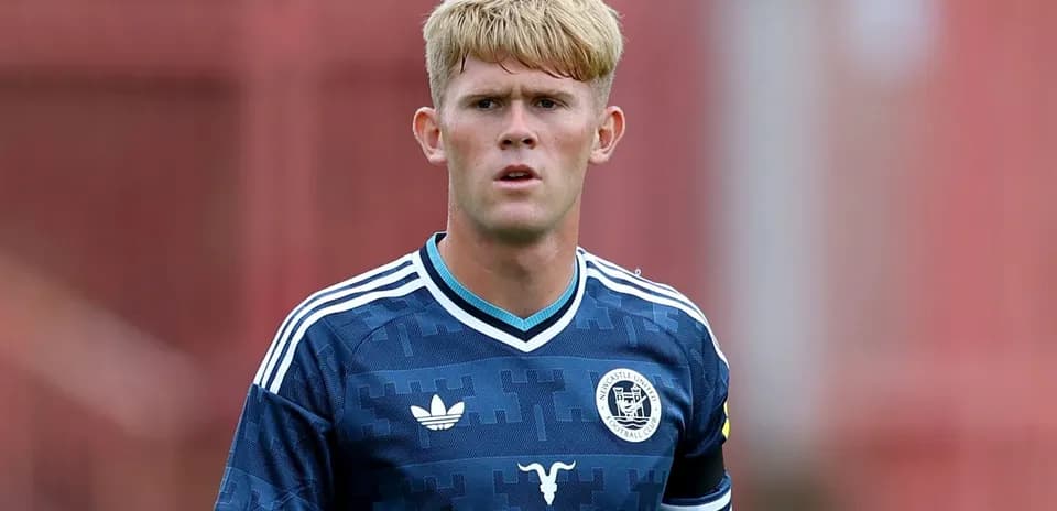 Player in Newcastle United kit during match