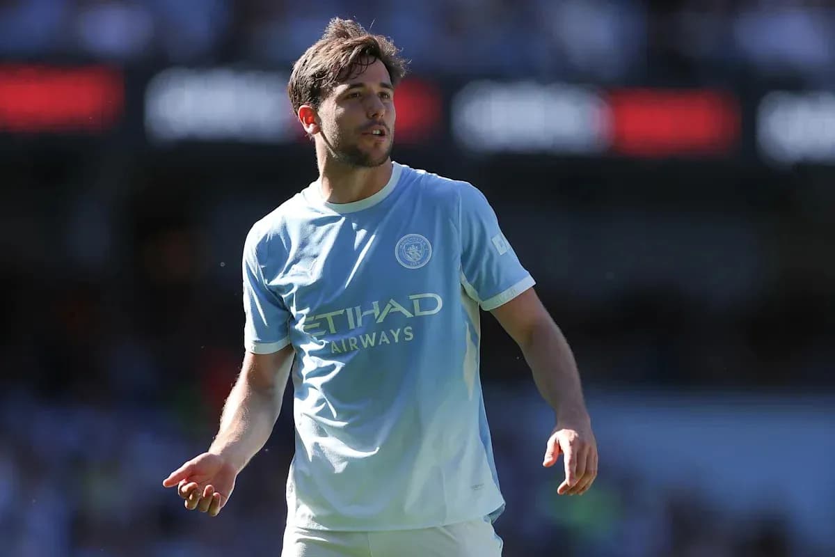 Player in light blue Manchester City jersey on field