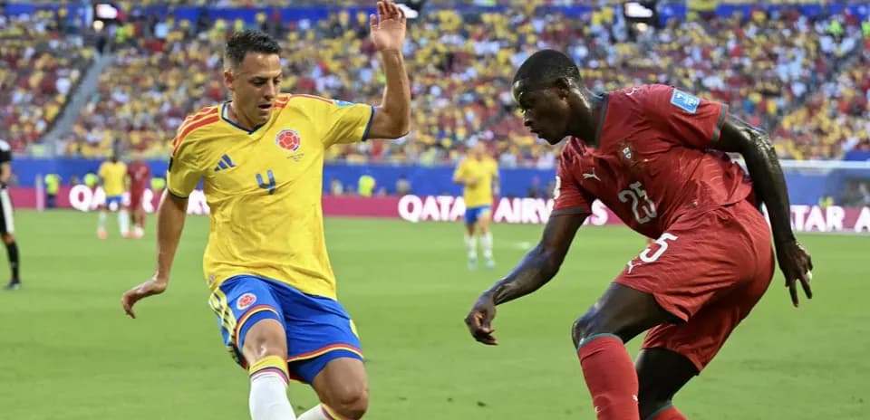 Colombian and Moroccan players contesting the ball