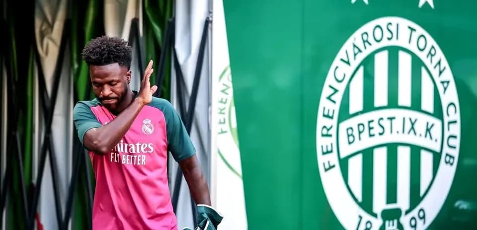Player leaving tunnel with Real Madrid training kit