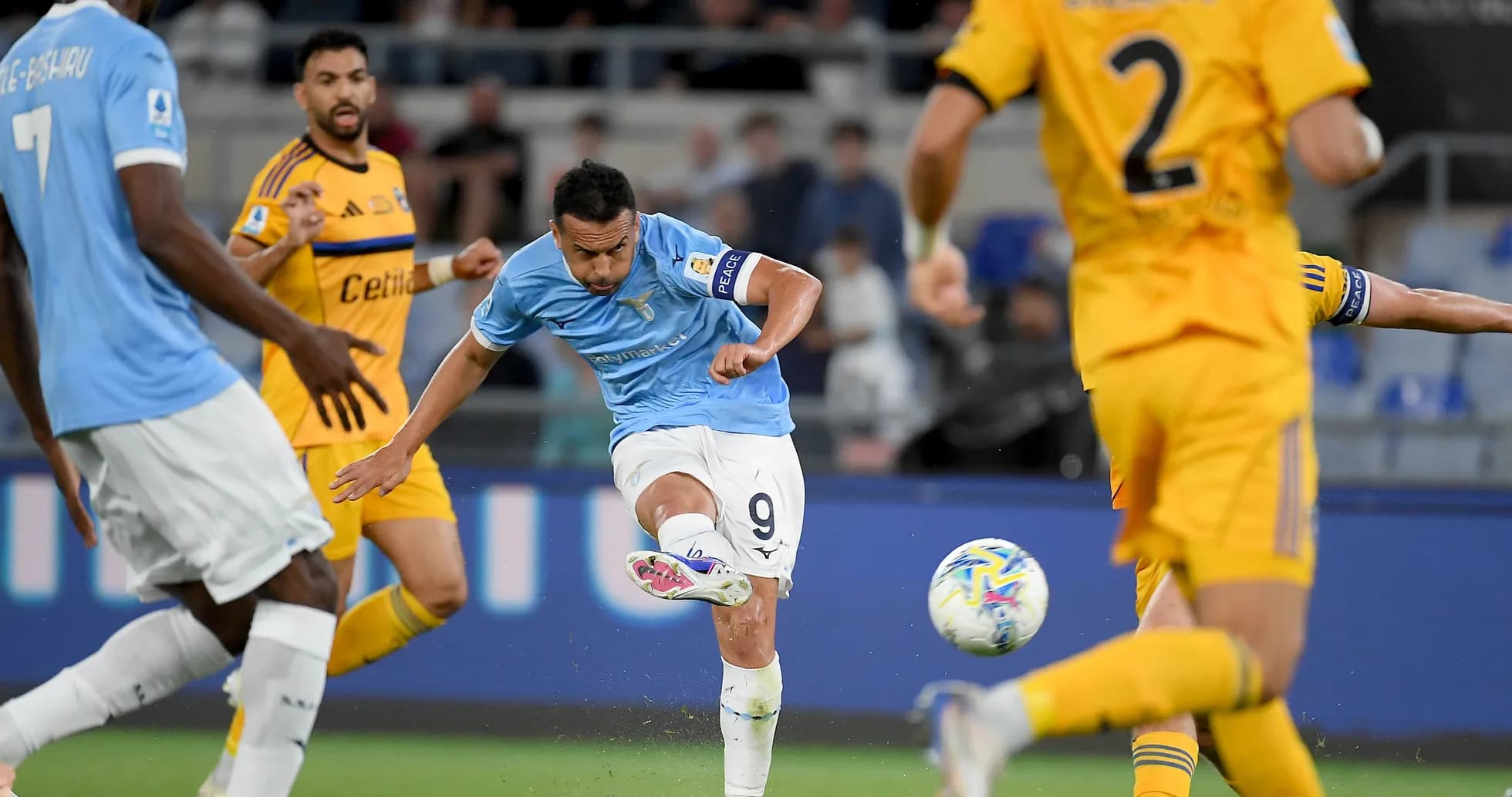 Lazio player taking a shot on goal