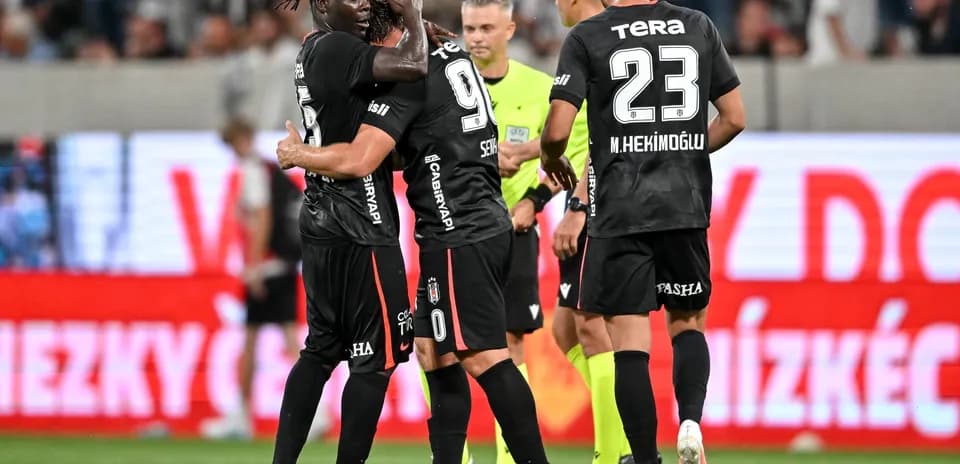 Beşiktaş players celebrating during UEFA Europa League match