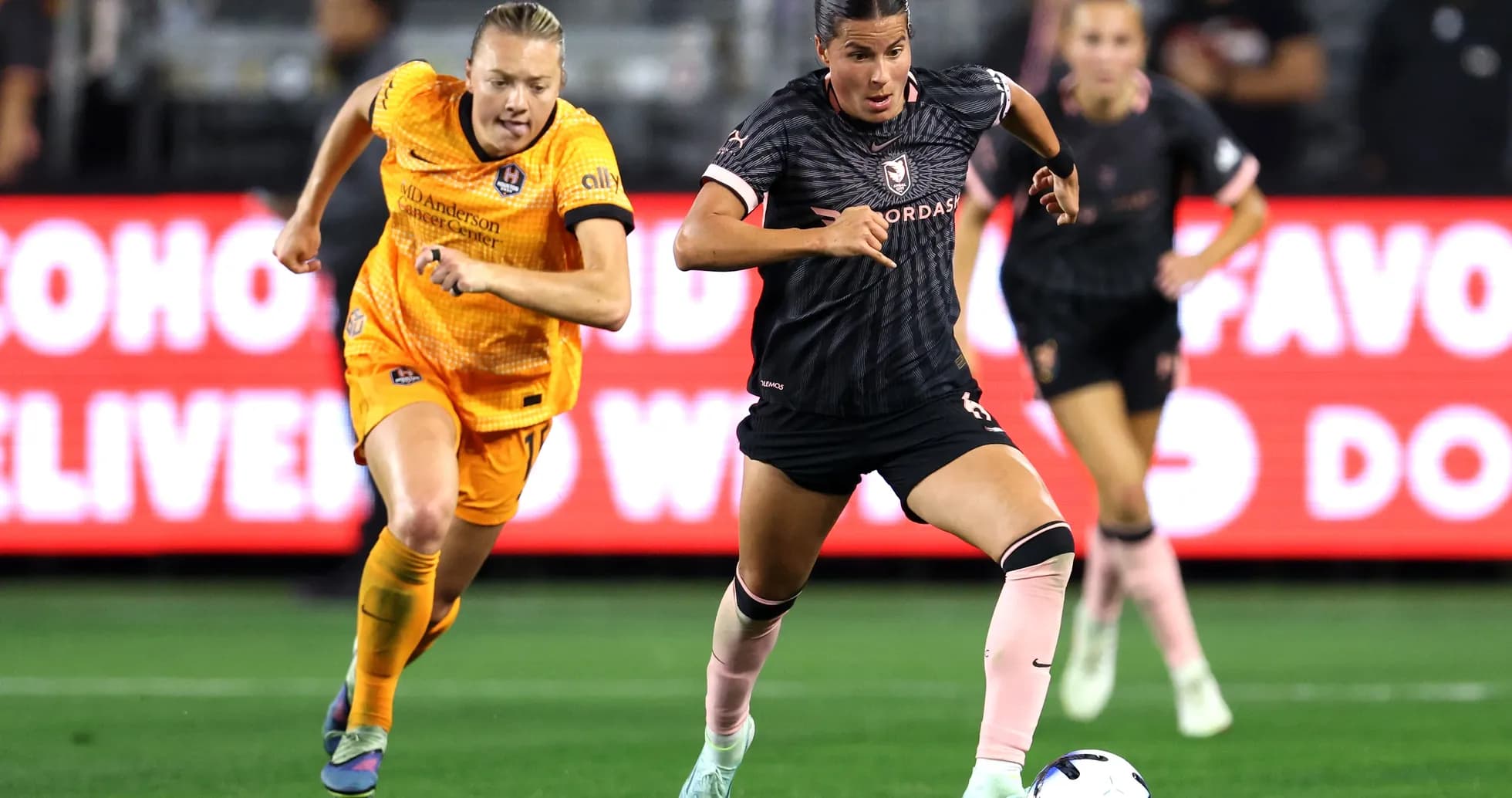 Houston Dash player dribbling past Angel City defender