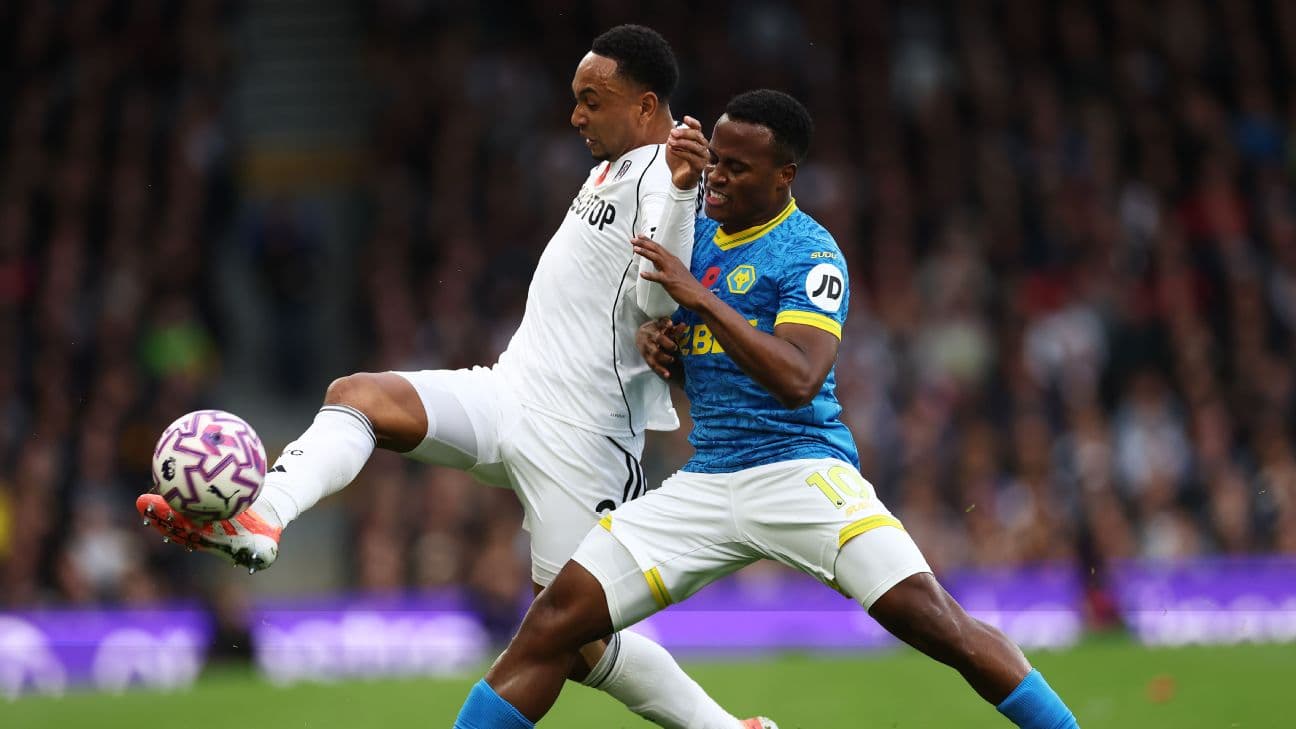 Wolves and Fulham players battling for the ball