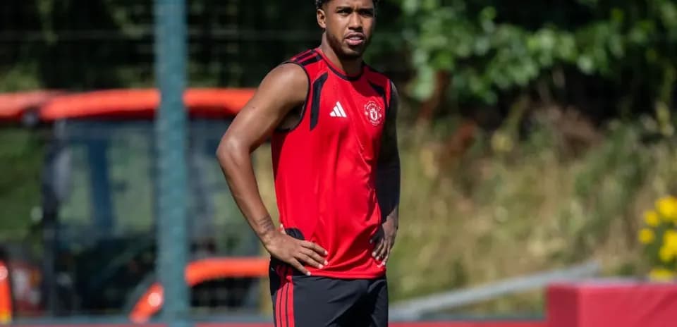Player training in Manchester United kit at practice