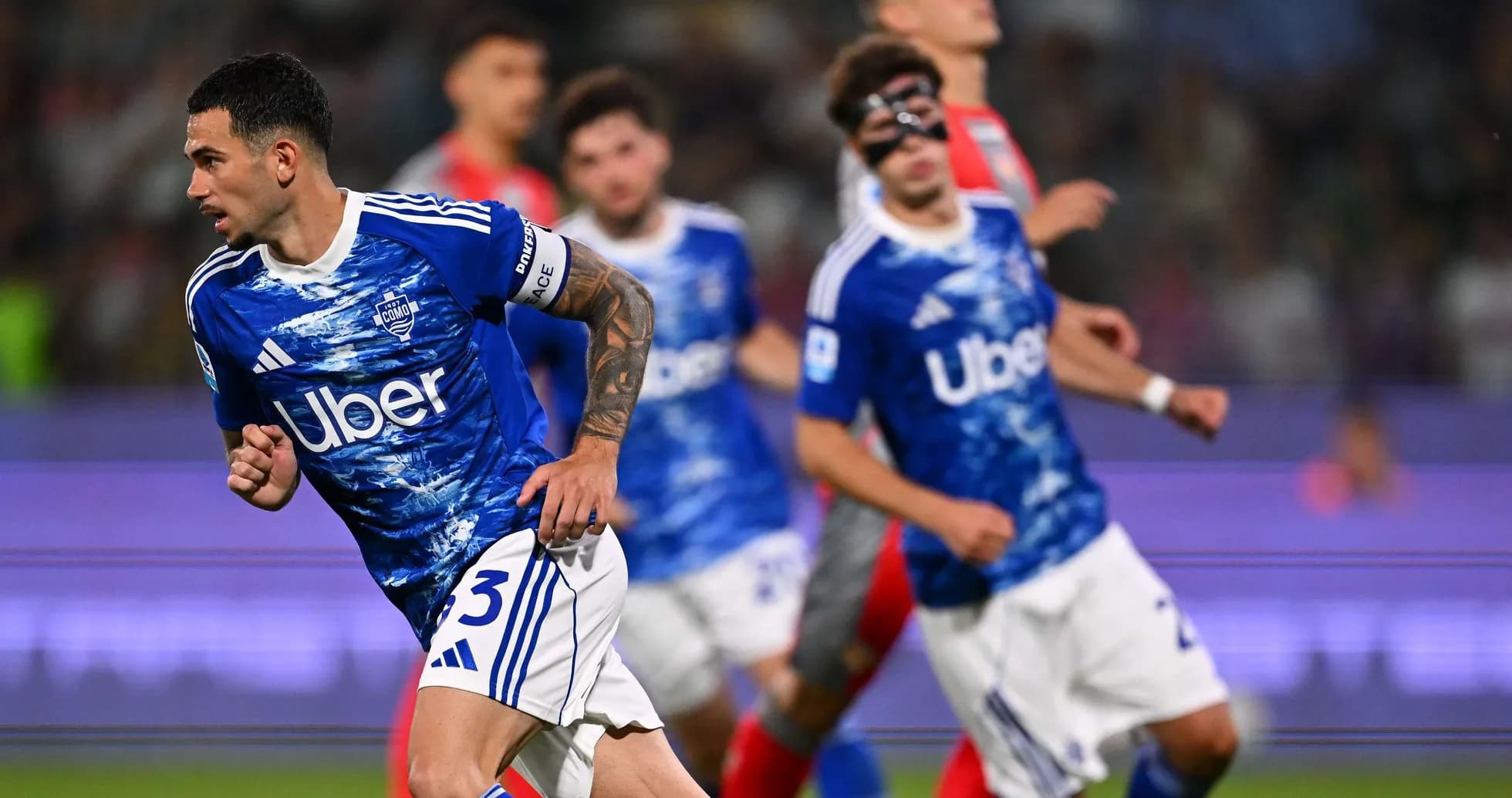 Como player running during Serie A match