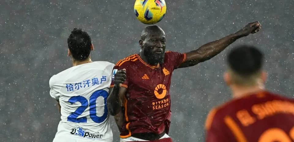 Players competing for the ball in Serie A match