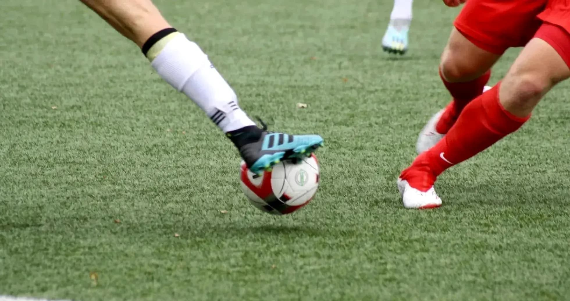 Players contesting for the ball during match
