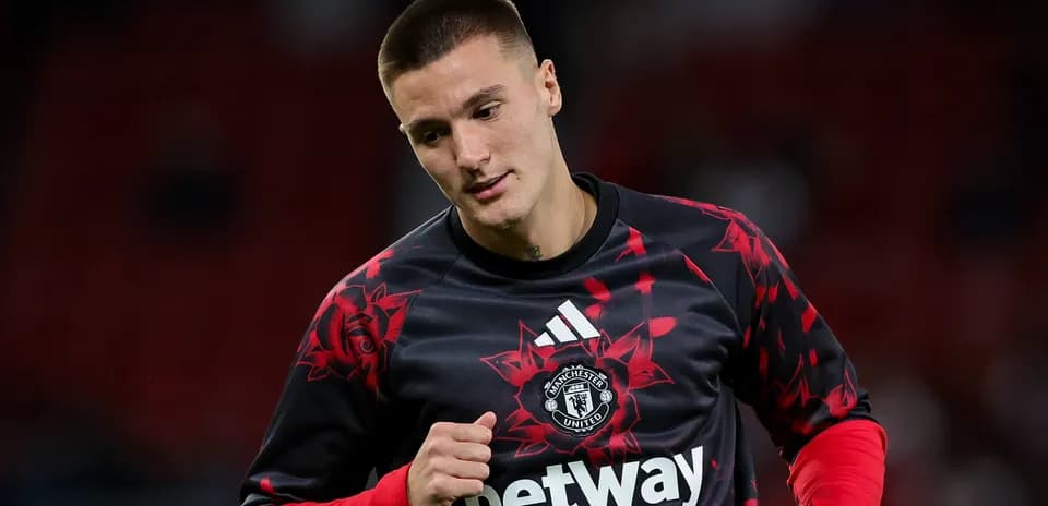 Player warming up in Manchester United training kit