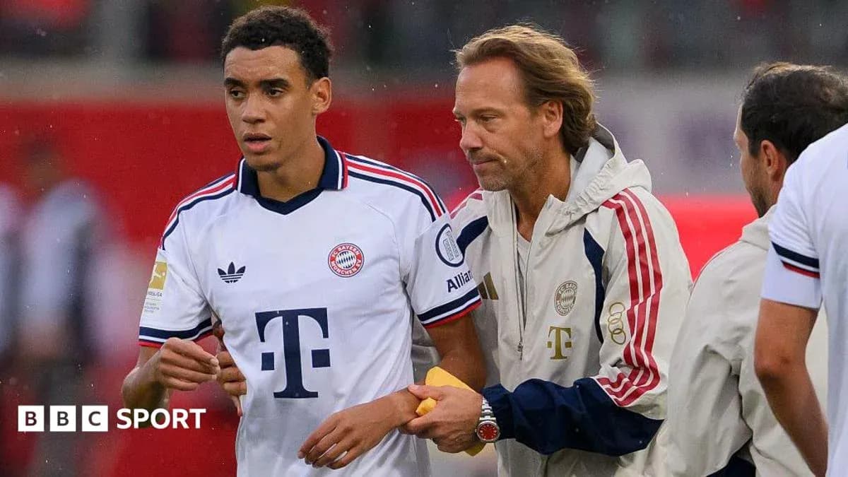 Bayern Munich player receiving instructions from coach